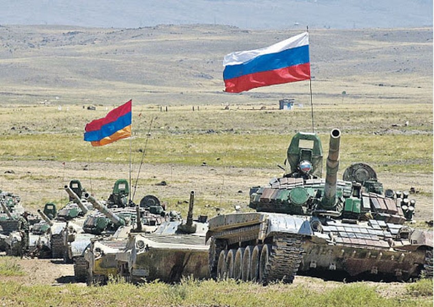 [ẢNH] Gruzia, Azerbaijan và Thổ Nhĩ Kỳ bao vây hàng nghìn quân Nga ở Armenia