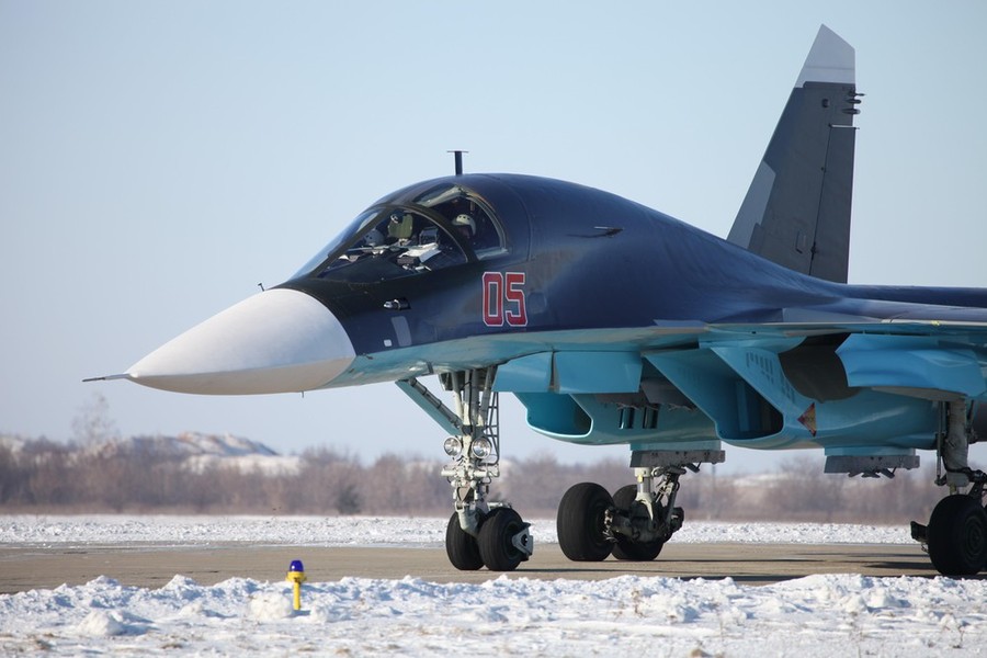 [ẢNH] Su-34 Nga tấn công trực diện phiến quân trong khu vực do Mỹ kiểm soát