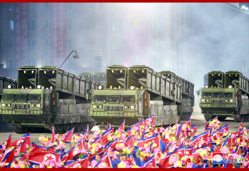 [ẢNH] Vũ khí Triều Tiên trong lễ duyệt binh chỉ là 