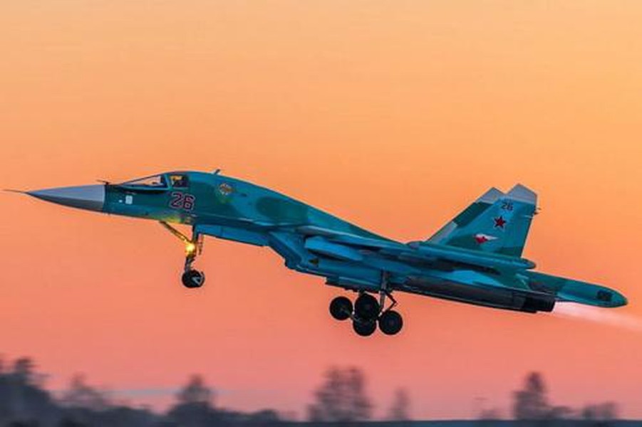 [ẢNH] Phi công Su-34 Nga luyện không chiến ở độ cao 15 km với tốc độ siêu thanh