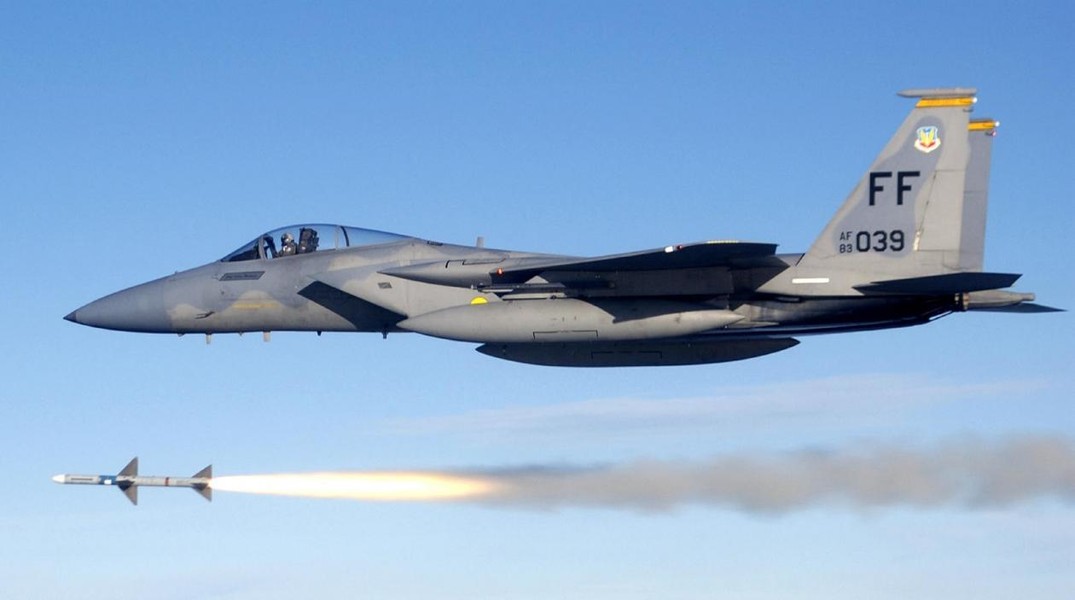 [ẢNH] Những trận đối đầu nảy lửa giữa F-15 và MiG-25