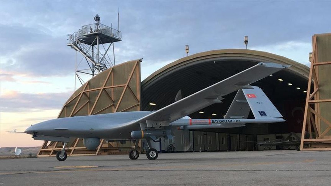 [ẢNH] Cấm vận phương Tây khiến UAV Bayraktar TB2 của Thổ Nhĩ Kỳ... mạnh hơn
