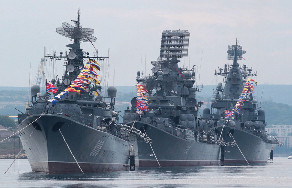 [ẢNH] Hải quân Nga nhận lệnh tấn công tàu chiến Mỹ nếu tiếp tục xâm phạm biên giới?