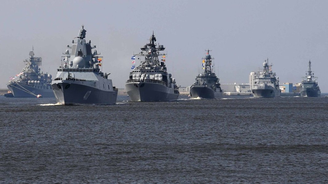 [ẢNH] Nga - Mỹ cảnh báo phá hủy tàu chiến của nhau trong trường hợp tiếp tục va chạm