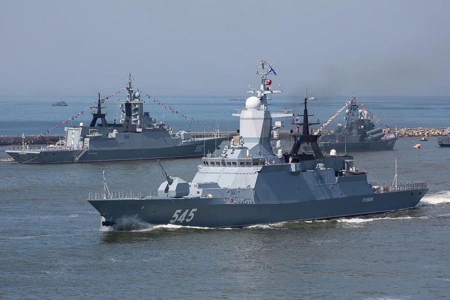 [ẢNH] Nga - Mỹ cảnh báo phá hủy tàu chiến của nhau trong trường hợp tiếp tục va chạm