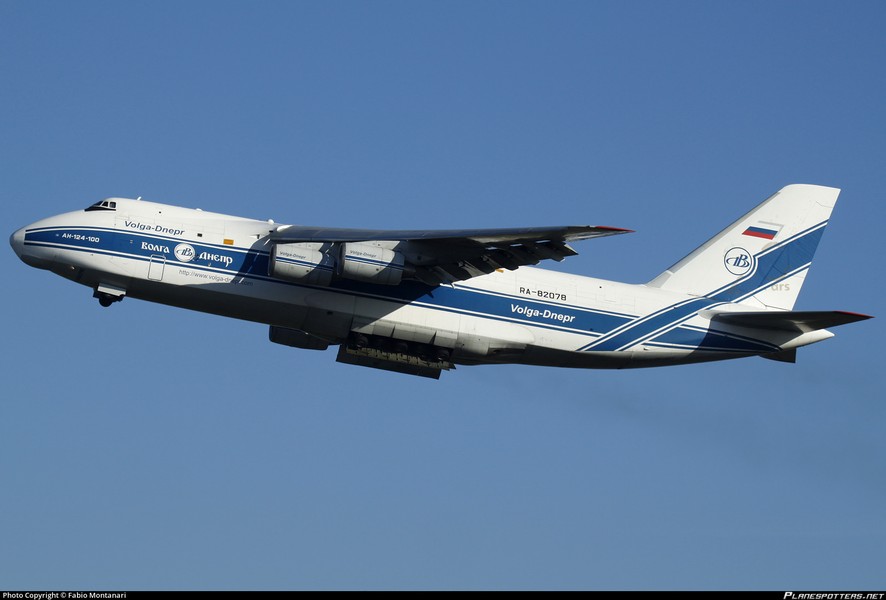 [ẢNH] Chuyến bay kỷ lục qua hai cực trái đất của An-124 Ruslan