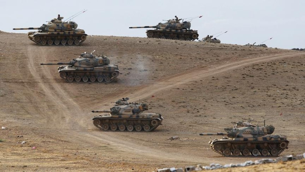 [ẢNH] Xe tăng Thổ Nhĩ Kỳ ào ạt tiến vào Syria báo hiệu cuộc chiến mới