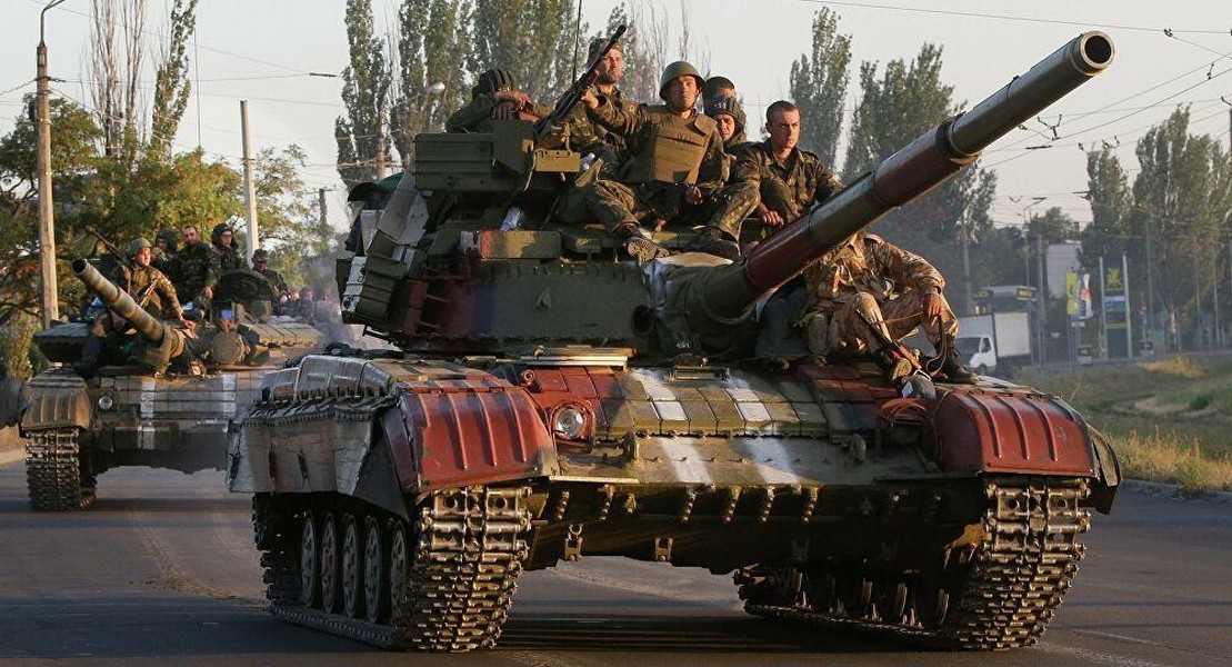 [ẢNH] Căng thẳng tăng cao khi lượng lớn xe tăng Ukraine bất ngờ áp sát Donbass