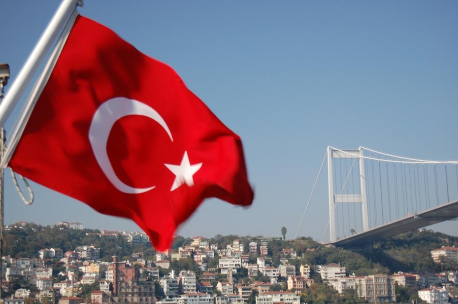 [ẢNH] Ngoại trưởng Thổ Nhĩ Kỳ tuyên bố không nhượng bộ Nga về Crimea