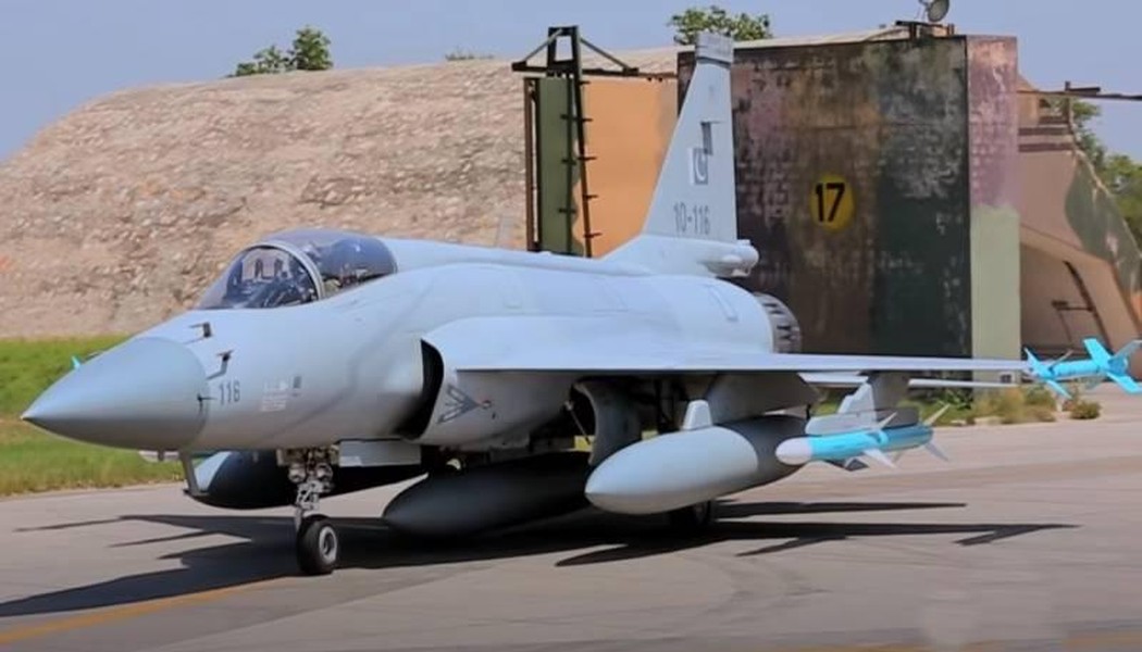 [ẢNH] Tiêm kích MiG-35 Nga lại thất bại trước JF-17 Pakistan