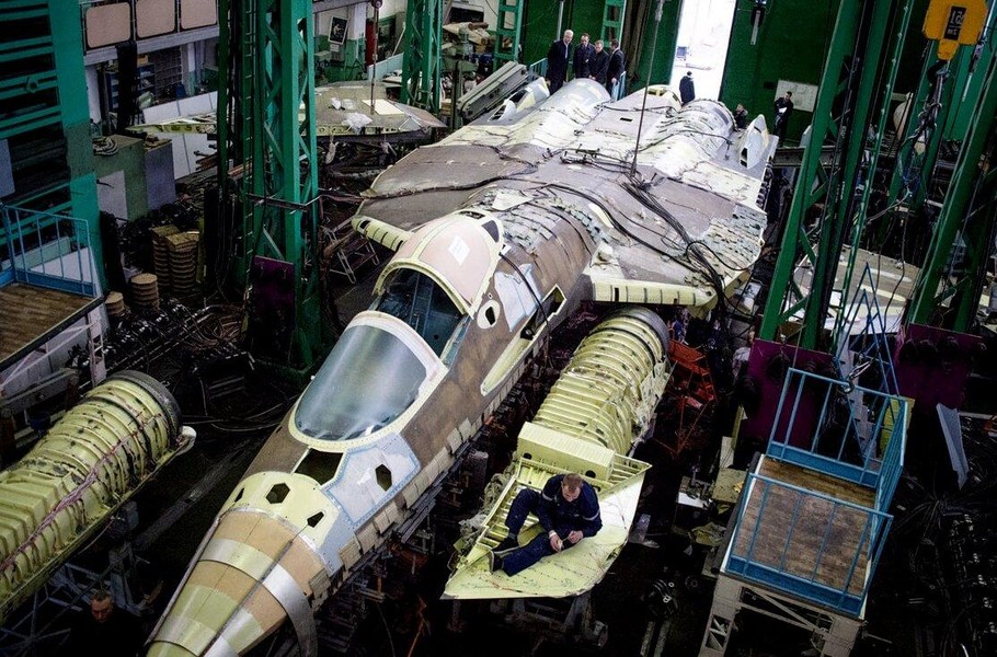 [ẢNH] Nga tiết lộ công nghệ tàng hình và thời điểm sản xuất loạt tiêm kích Su-57