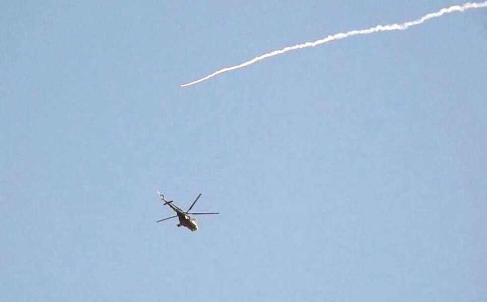 [ẢNH] Trực thăng Nga thoát nạn trong gang tấc trước tên lửa phòng không phiến quân
