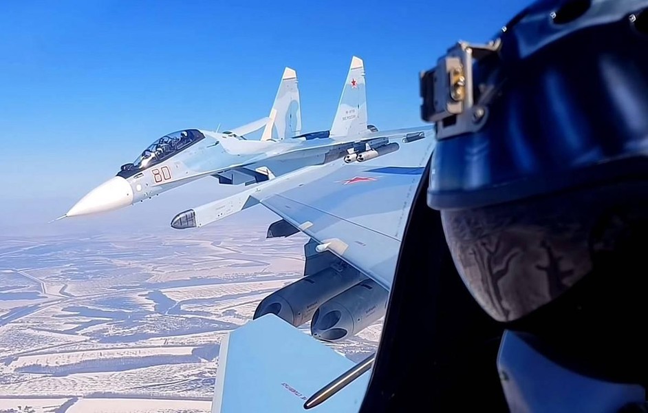 [ẢNH] Su-30SM Nga mang tên lửa Kh-31 