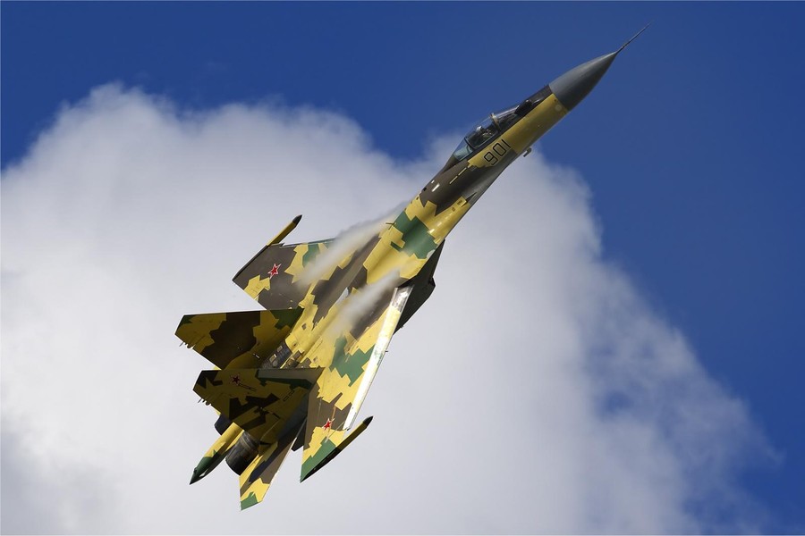 [ẢNH] Su-35S đối đầu F-15EX - Tiêm kích nào sẽ giành chiến thắng