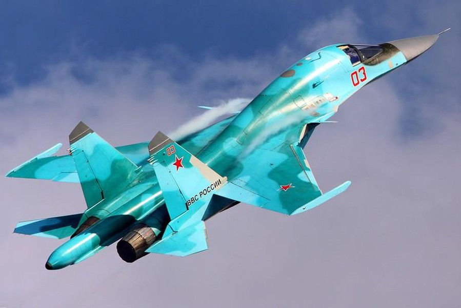 [ẢNH] Đối thủ nặng ký với Su-34 của Nga đã xuất hiện ở Mỹ
