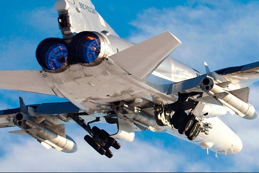 [ẢNH] Tu-22M3 phóng thử tên lửa khiến ‘tàu sân bay Mỹ không thể chống đỡ’