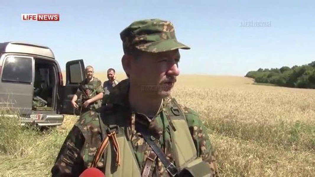[ẢNH] Cựu chỉ huy ly khai nói về hai kịch bản với Ukraine nếu Nga can thiệp vào Donbass