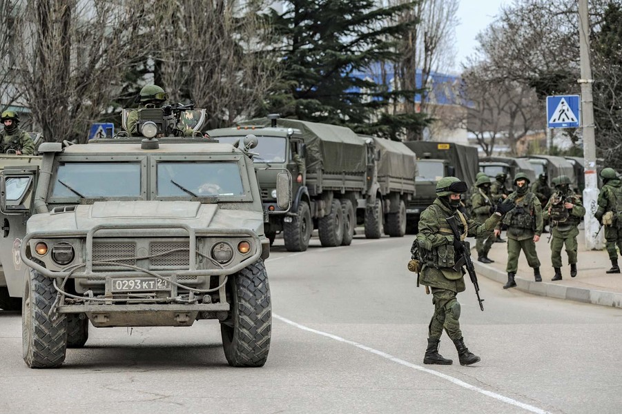 [ẢNH] Quan chức Nga cảnh báo ‘đòn giáng mạnh vào Kiev’ nếu Ukraine tấn công Donbass