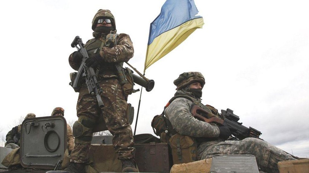[ẢNH] Ukraine đã sẵn sàng tấn công Donbass nhưng lo ngại phản ứng từ Nga
