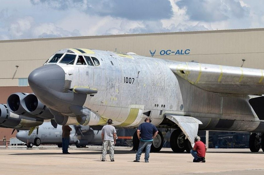 [ẢNH] Oanh tạc cơ B-52H Mỹ đã cất cánh sau khi trở về từ ‘nghĩa địa’