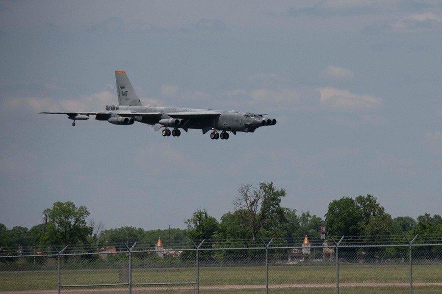 [ẢNH] Oanh tạc cơ B-52H Mỹ đã cất cánh sau khi trở về từ ‘nghĩa địa’