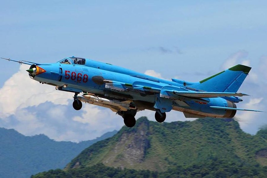 [ẢNH] Báo Nga ngạc nhiên khi ''lão tướng'' Su-22 được trang bị 