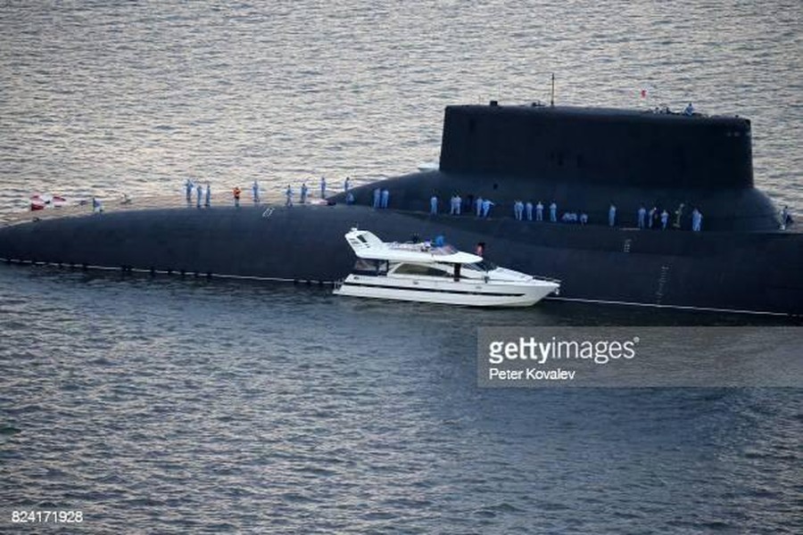 [ẢNH] Tại sao hoán cải tàu ngầm Dmitry Donskoy để mang 200 tên lửa Kalibr là ý tưởng tồi?