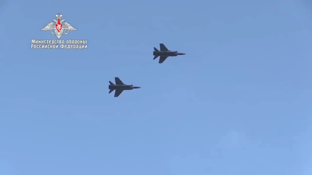 [ẢNH] Chuyên gia Nga giải thích tại sao đối phương phải rút lui khi gặp MiG-31