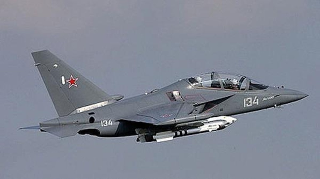 [ẢNH] Hải quân Nga nhận hàng loạt Yak-130 để ‘đón’ siêu tàu sân bay tương lai?