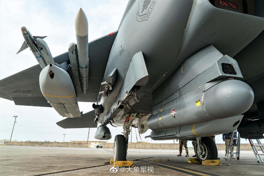 [ẢNH] ‘Đại bàng bất bại‘ F-15E gây sốc khi mang cùng lúc 5 tên lửa tàng hình nặng 1 tấn