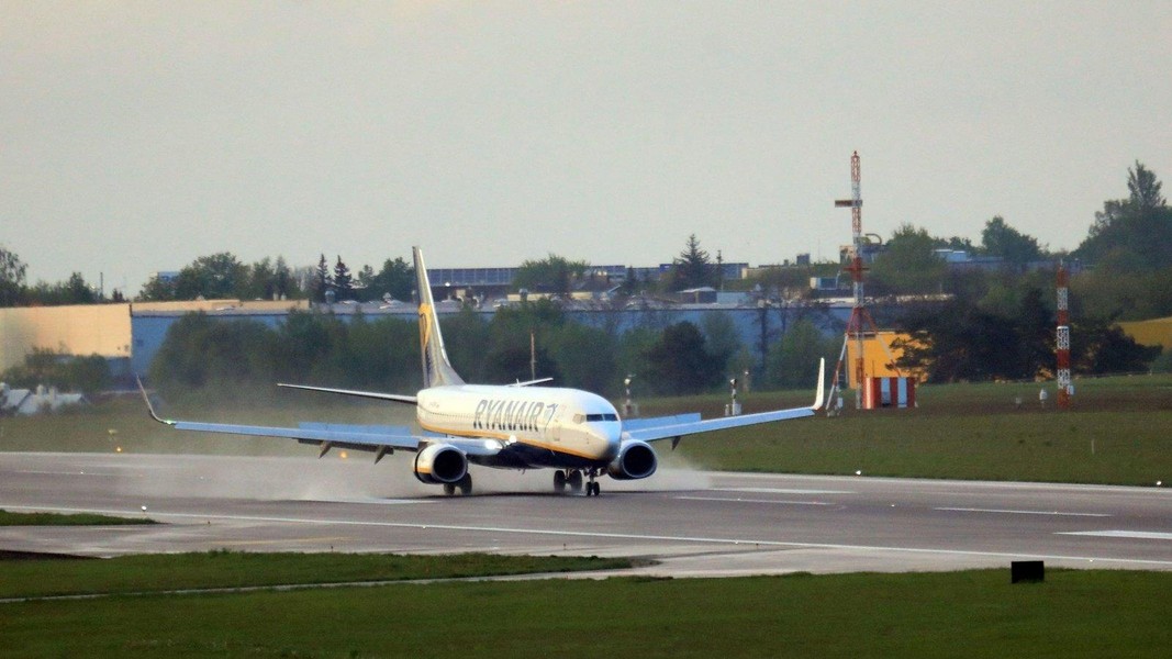 [ẢNH] Châu Âu sẽ phong tỏa không phận Belarus sau vụ ép hạ máy bay Ryanair?