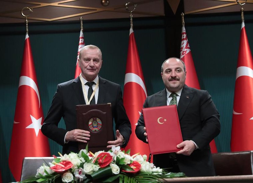 [ẢNH] Thổ Nhĩ Kỳ bất ngờ đứng về phía Belarus, sẵng sàng đối đầu NATO