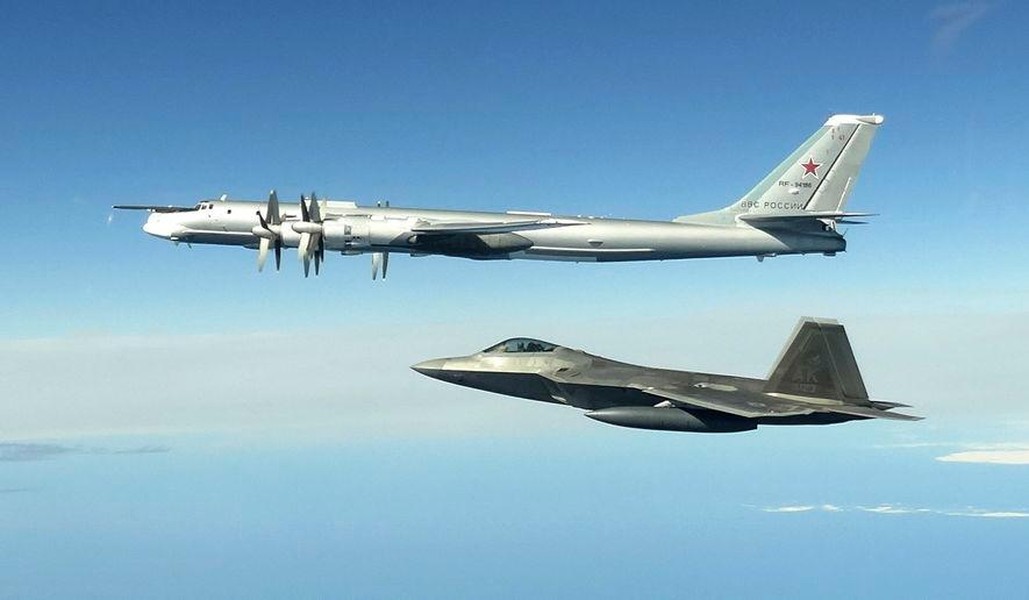 [ẢNH] Vì sao ‘chim ăn thịt’ F-22 phải xuất kích bảo vệ tàu ngầm Mỹ ngay ở cửa ngõ Hawaii?