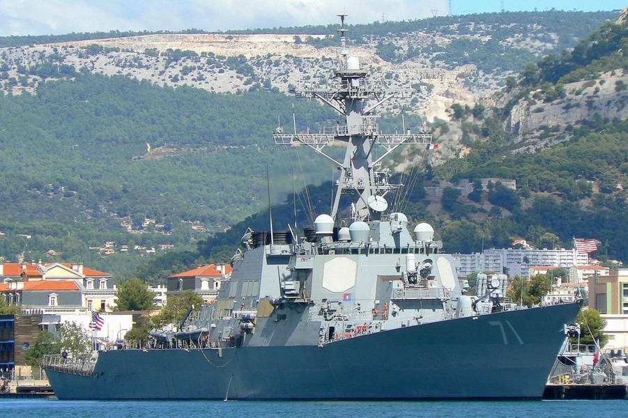 [ẢNH] Tiết lộ sốc: Khu trục hạm Mỹ sẵn sàng khai hỏa nếu Nga tấn công tàu chiến Anh