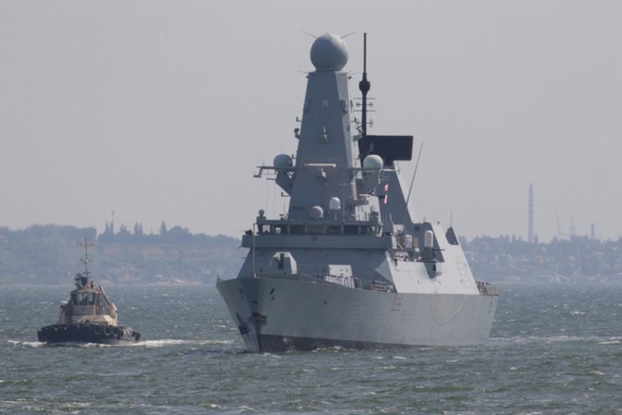 [ẢNH] Tham mưu trưởng Hạm đội Biển Đen bị cách chức sau vụ việc HMS Defender