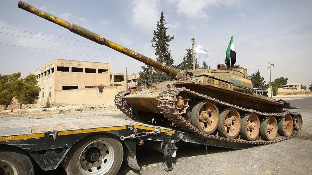[ẢNH] Xe tăng Syria ào ạt tấn công Idlib và Aleppo lần đầu tiên sau nhiều tháng