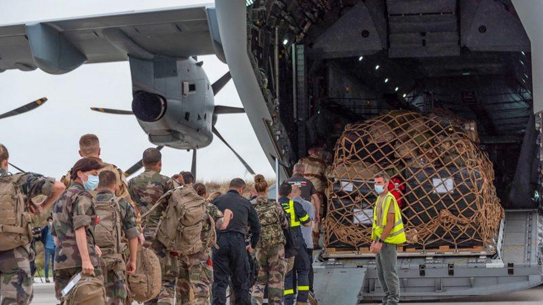 [ẢNH] Máy bay Đức sơ tán... 22 tấn bia và bỏ mặc người Afghanistan