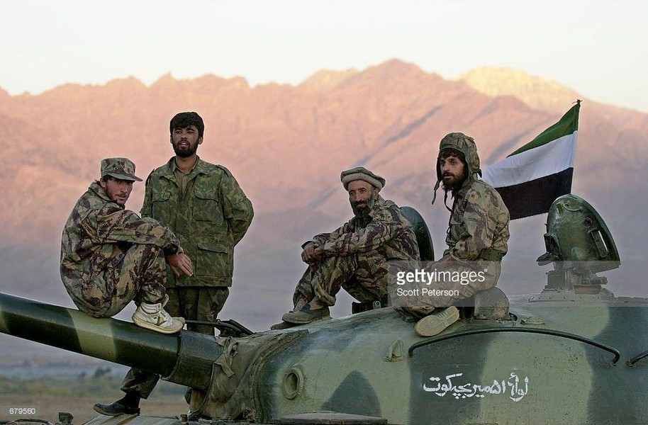 [ẢNH] Quân kháng chiến cắt đường tiếp tế, cô lập nhóm tiên phong của Taliban