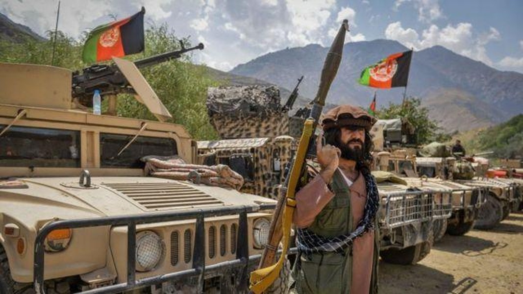 [ẢNH] Hàng nghìn tay súng IS bất ngờ tấn công Taliban ở miền Đông Afghanistan