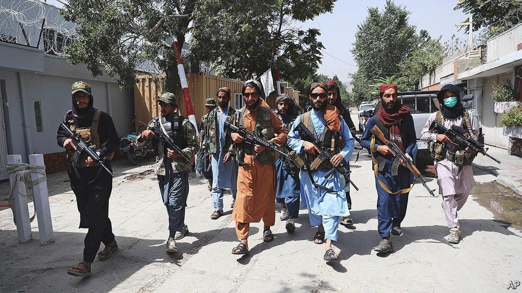 [ẢNH] Hàng nghìn tay súng IS bất ngờ tấn công Taliban ở miền Đông Afghanistan