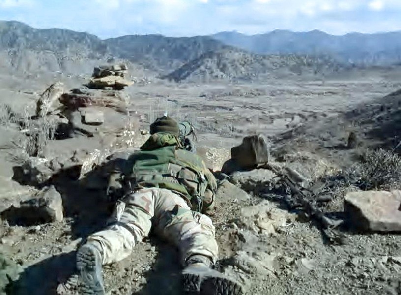 [ẢNH] Taliban dùng quân bài cuối: Mở chiến dịch đổ bộ đường không để chiếm đèo Salang?