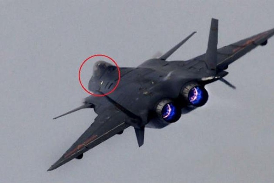 [ẢNH] Tiêm kích J-20 hai chỗ ngồi ra mắt trong khi Su-57 còn ‘nằm trên giấy‘