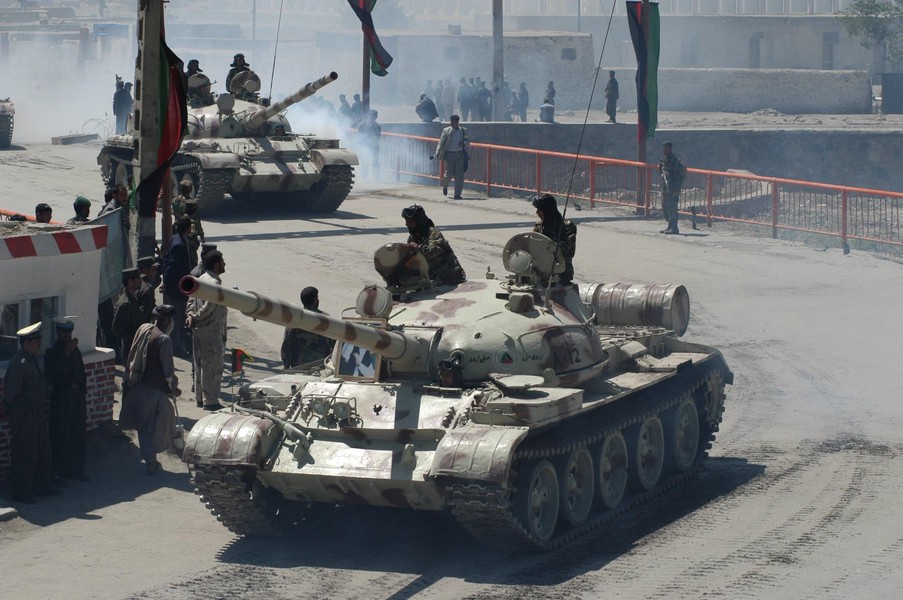 [ẢNH] Liên minh phương Bắc tung xe tăng mạnh nhất vào cuộc chiến chống Taliban