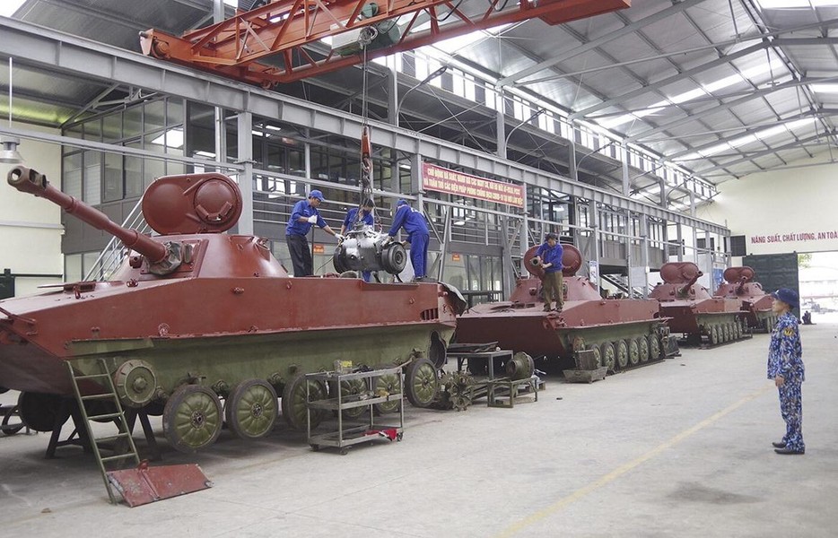 [ẢNH] Báo Nga bình luận việc Việt Nam tự nâng cấp xe tăng lội nước PT-76