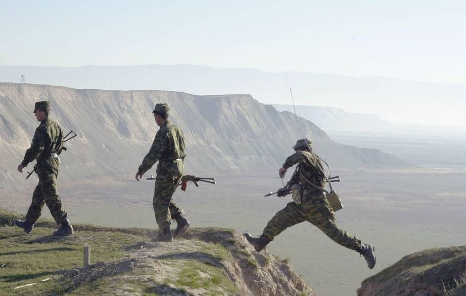 [ẢNH] Đọ súng dữ dội giữa Taliban và lính biên phòng Uzbekistan?