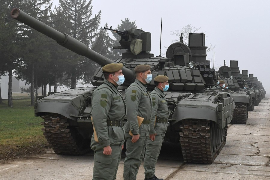 [ẢNH] Serbia điều xe tăng tối tân mới được Nga viện trợ tới biên giới Kosovo