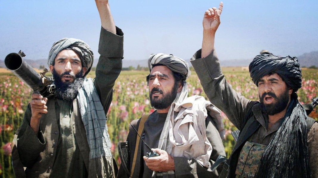 [ẢNH] Đọ súng dữ dội giữa Taliban và lính biên phòng Uzbekistan?