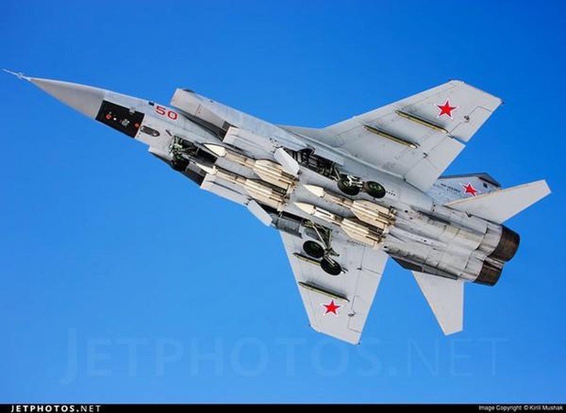 [ẢNH] Vì sao Nga trang bị tên lửa tầm ngắn R-74 cho tiêm kích tầm xa MiG-31?