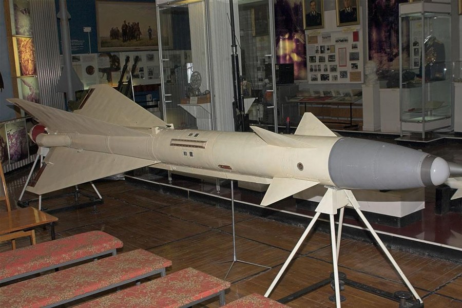 [ẢNH] Vì sao Nga trang bị tên lửa tầm ngắn R-74 cho tiêm kích tầm xa MiG-31?