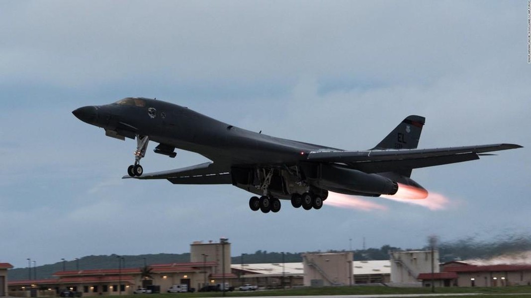 [ẢNH] Mỹ quyết đuổi kịp Nga bằng siêu vũ khí mới cho oanh tạc cơ B-1B Lancer